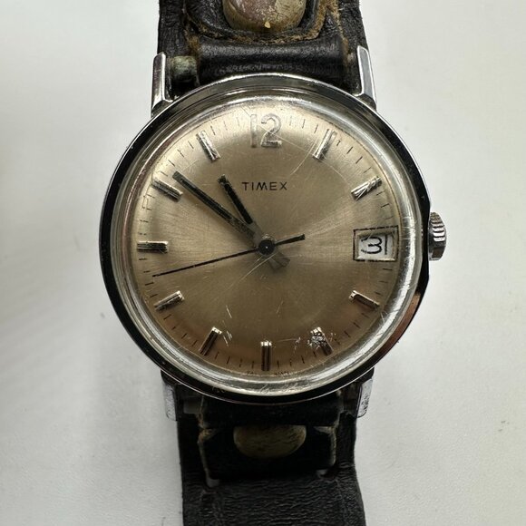 Vintage Timex Watch Men Silver Tone Beige Dial Date Manual Wind READ DESCRIPTION - Picture 1 of 8